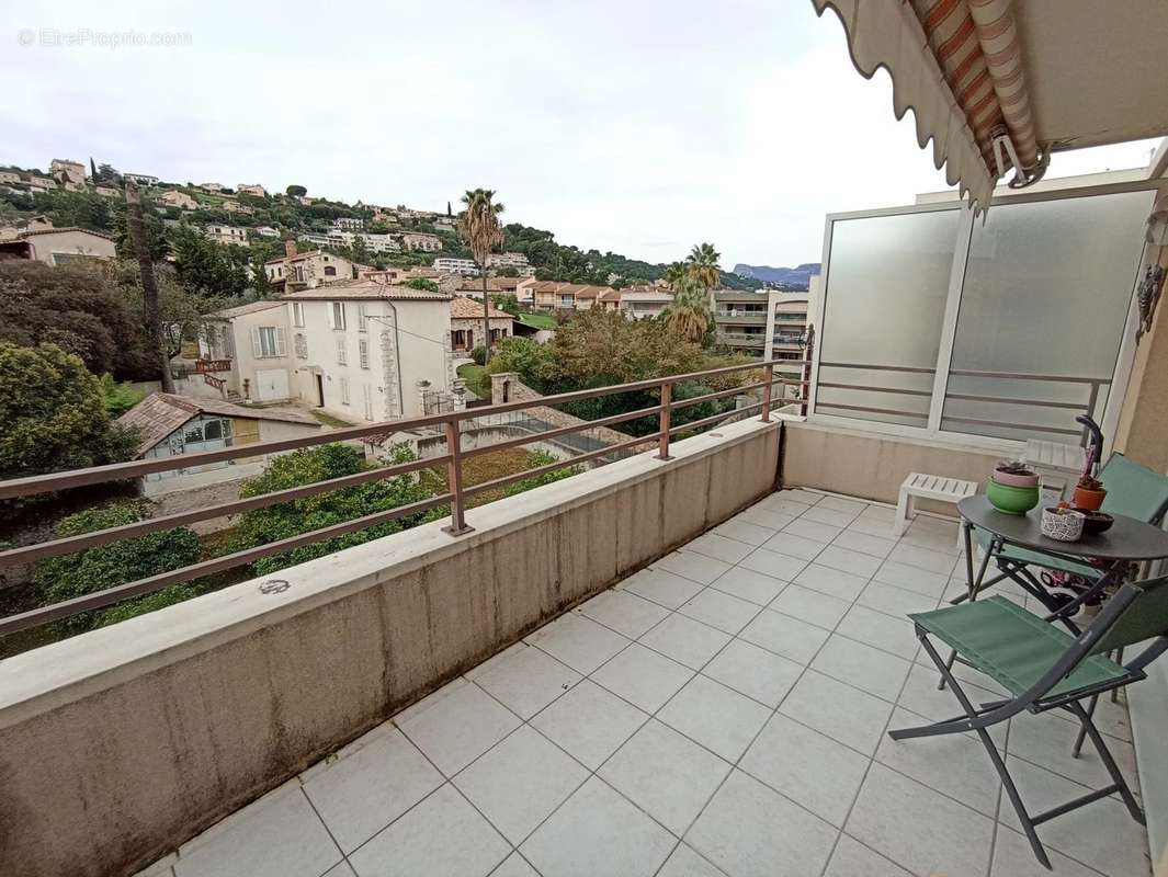 Appartement à SAINT-LAURENT-DU-VAR