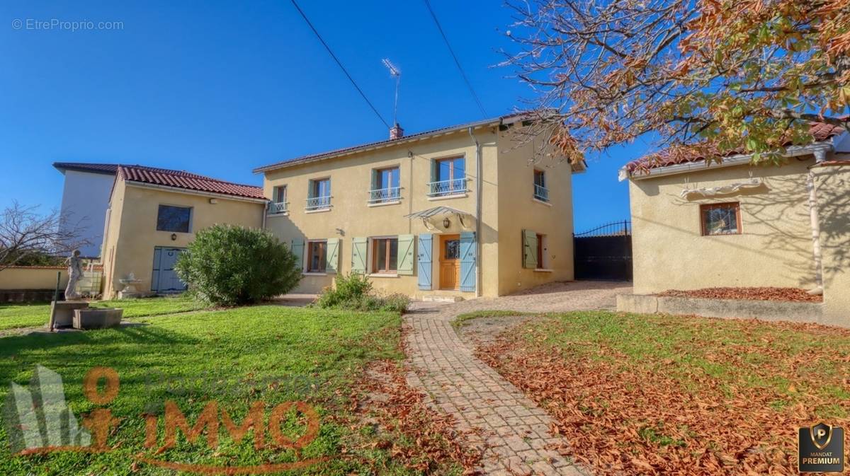 Maison à SAINT-ETIENNE-LE-MOLARD