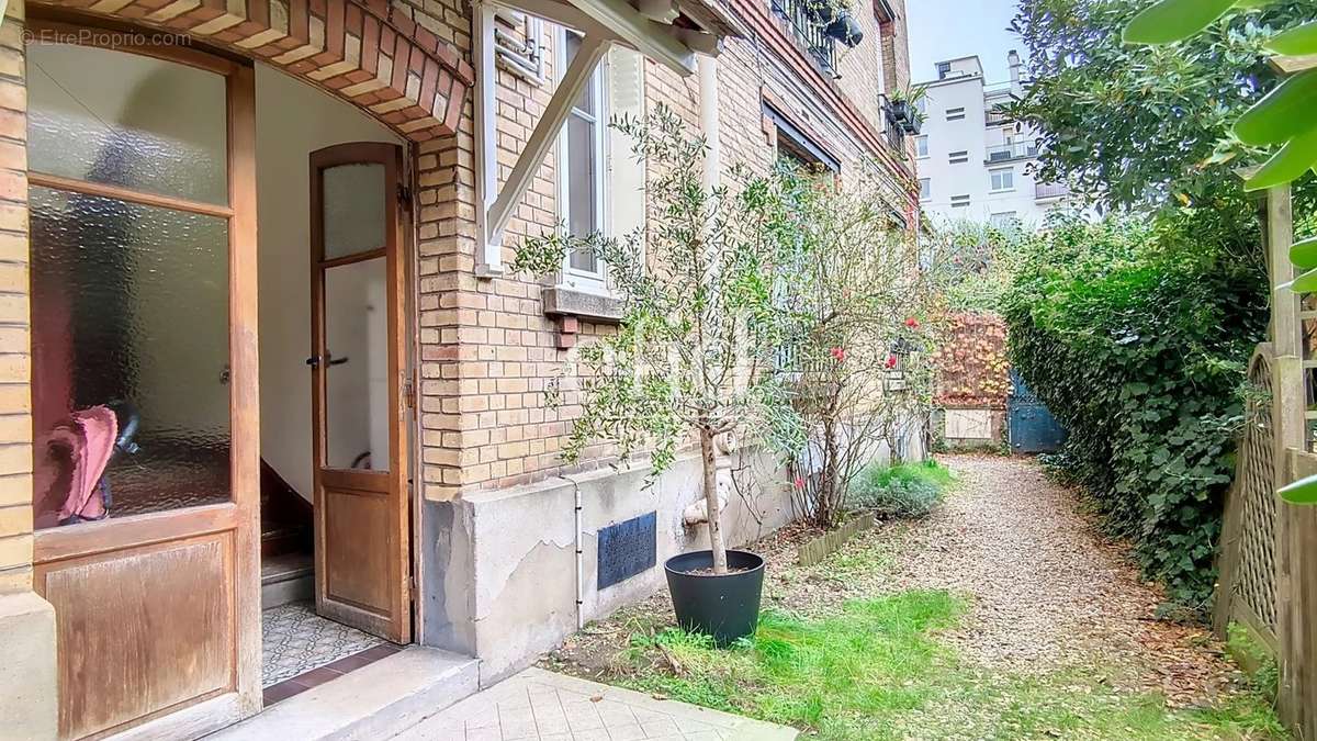 Appartement à COURBEVOIE