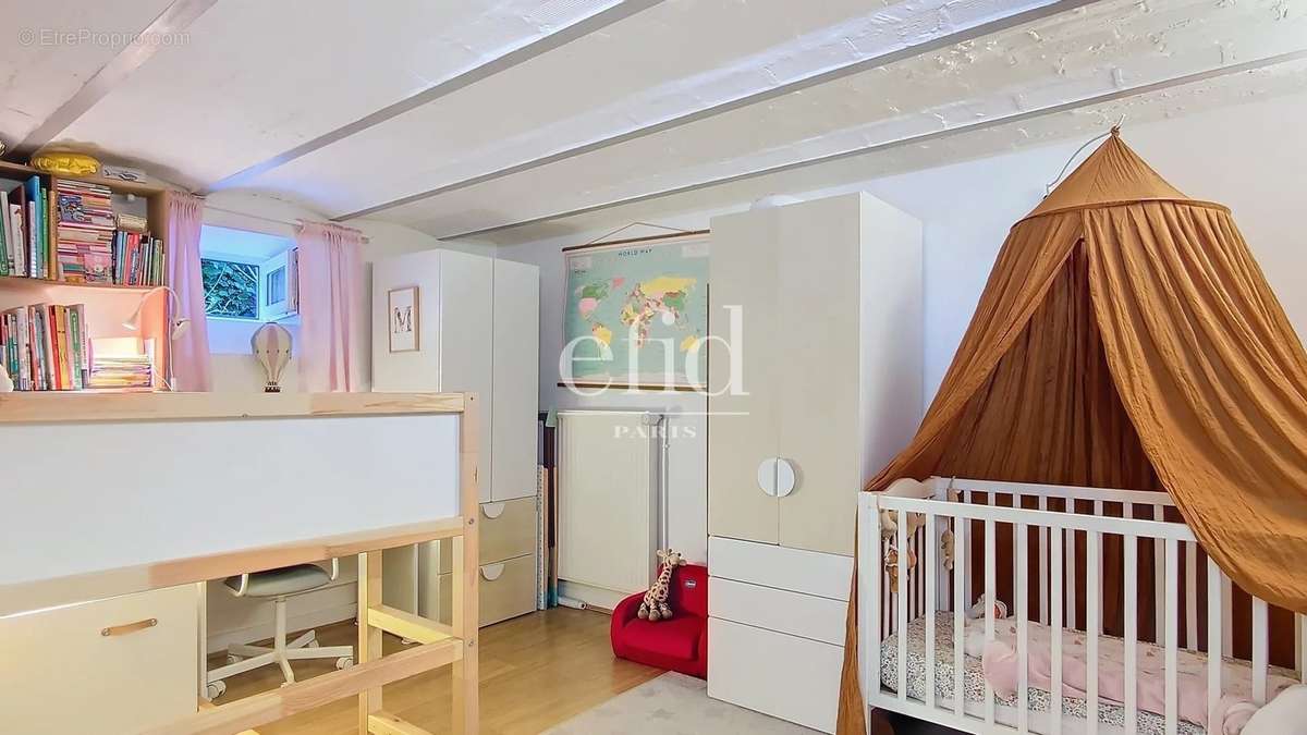 Appartement à COURBEVOIE