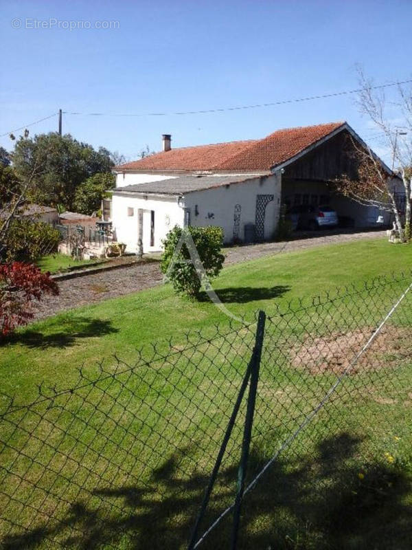 Maison à SAINT-URCISSE