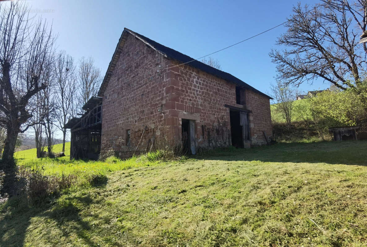 Grange - Maison à LA CASSAGNE