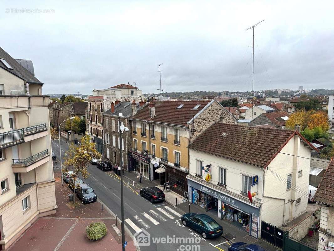 vue du séjour - Appartement à JUVISY-SUR-ORGE