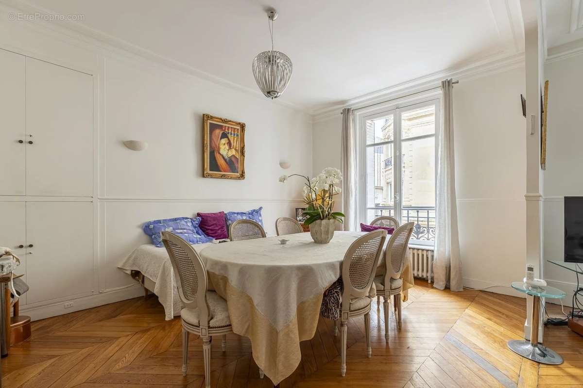 Appartement à PARIS-17E