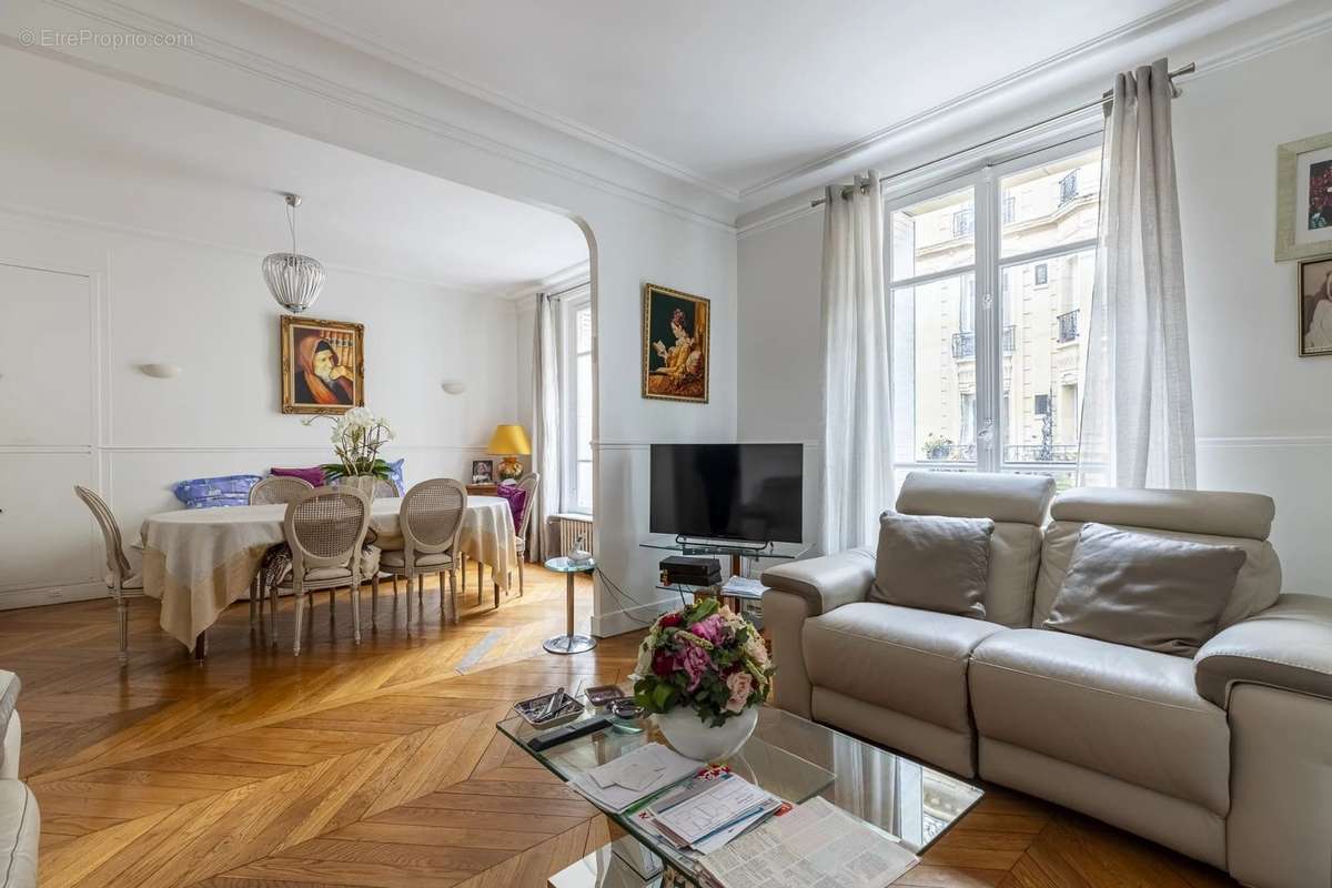 Appartement à PARIS-17E