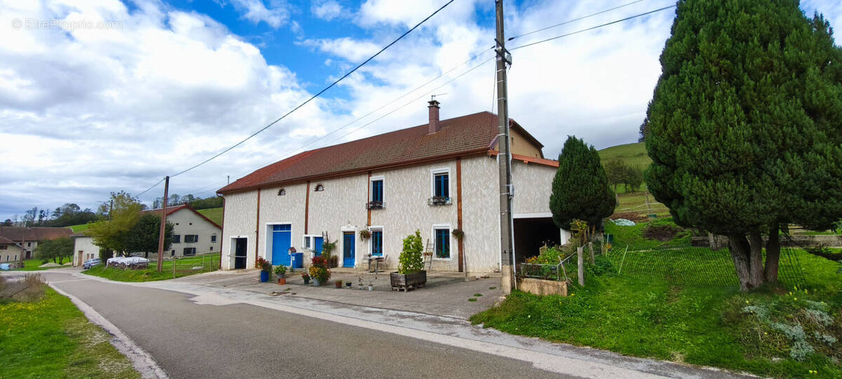 Maison à SAINT-LAURENT-EN-GRANDVAUX