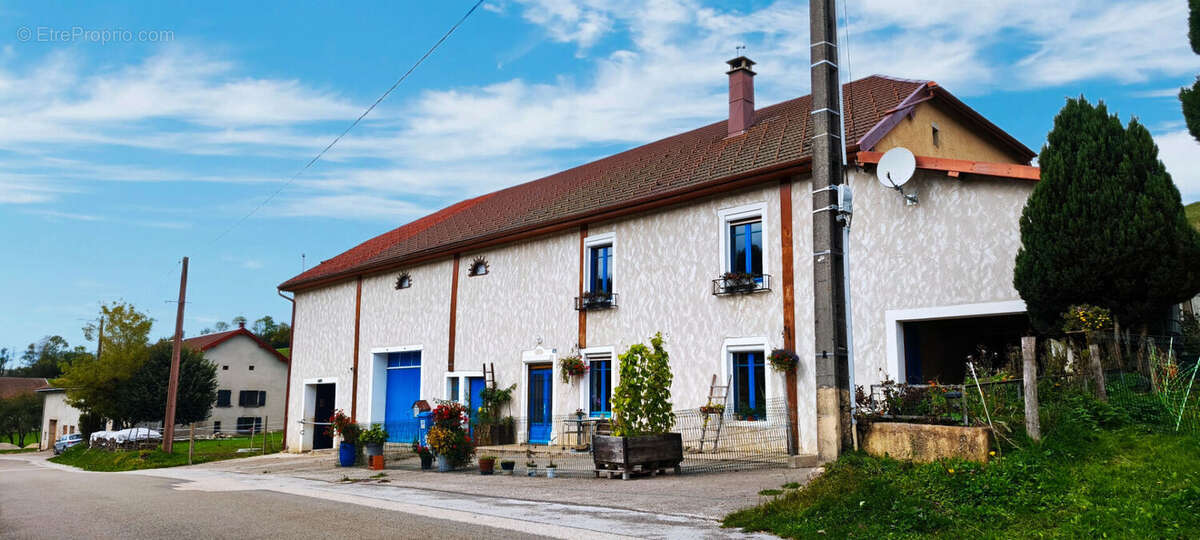 Maison à SAINT-LAURENT-EN-GRANDVAUX