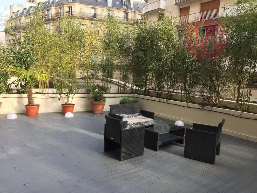 Appartement à PARIS-16E