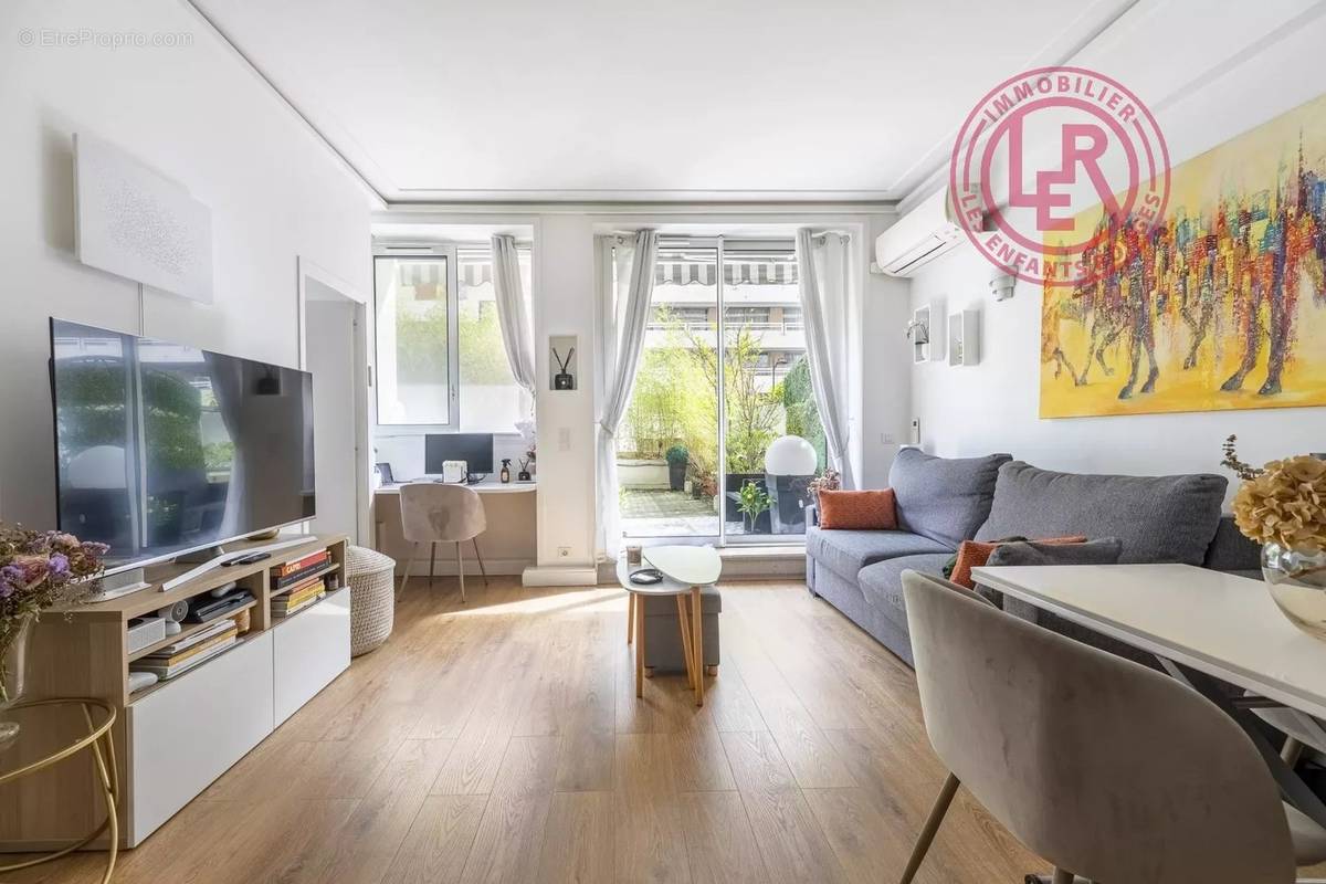 Appartement à PARIS-16E