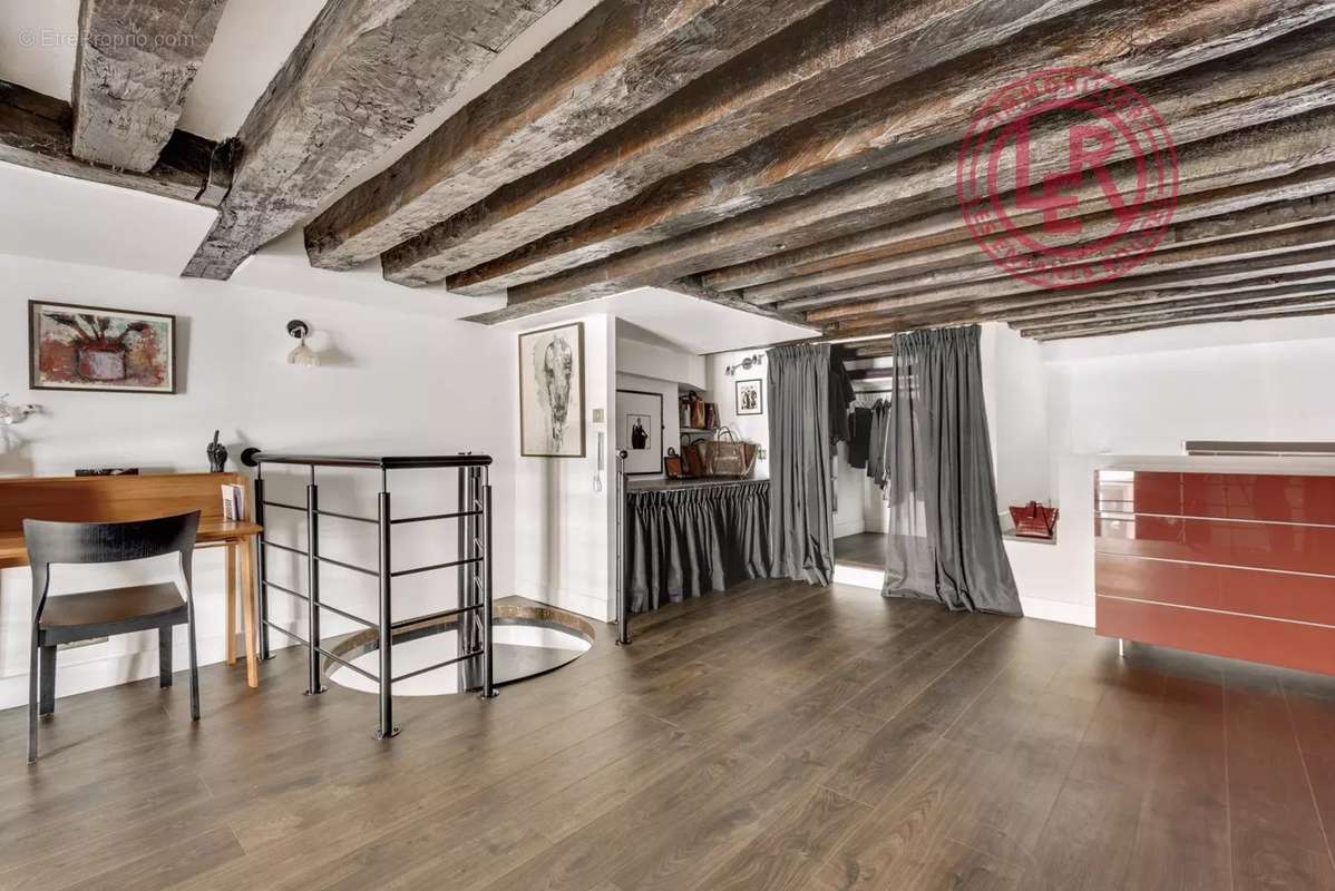 Appartement à PARIS-3E