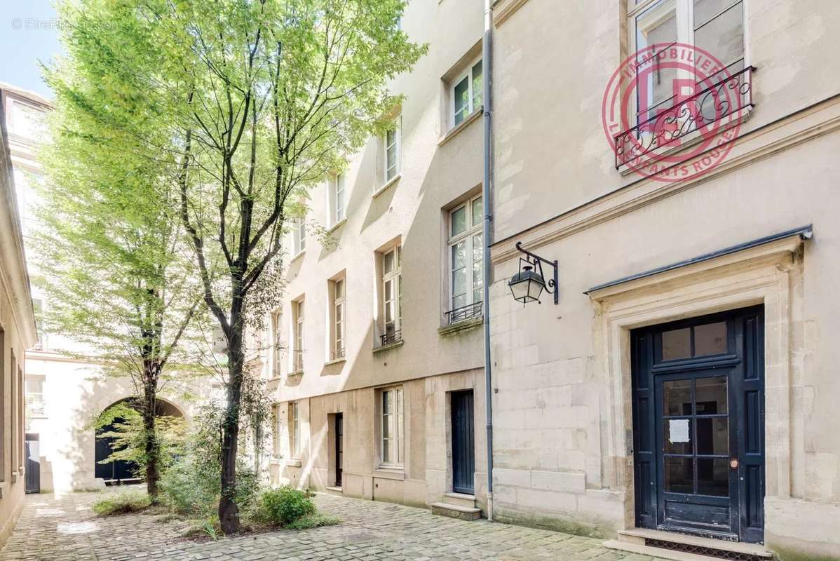 Appartement à PARIS-3E