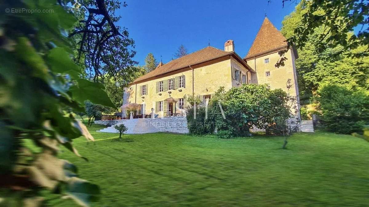 Maison à BELLEGARDE-SUR-VALSERINE