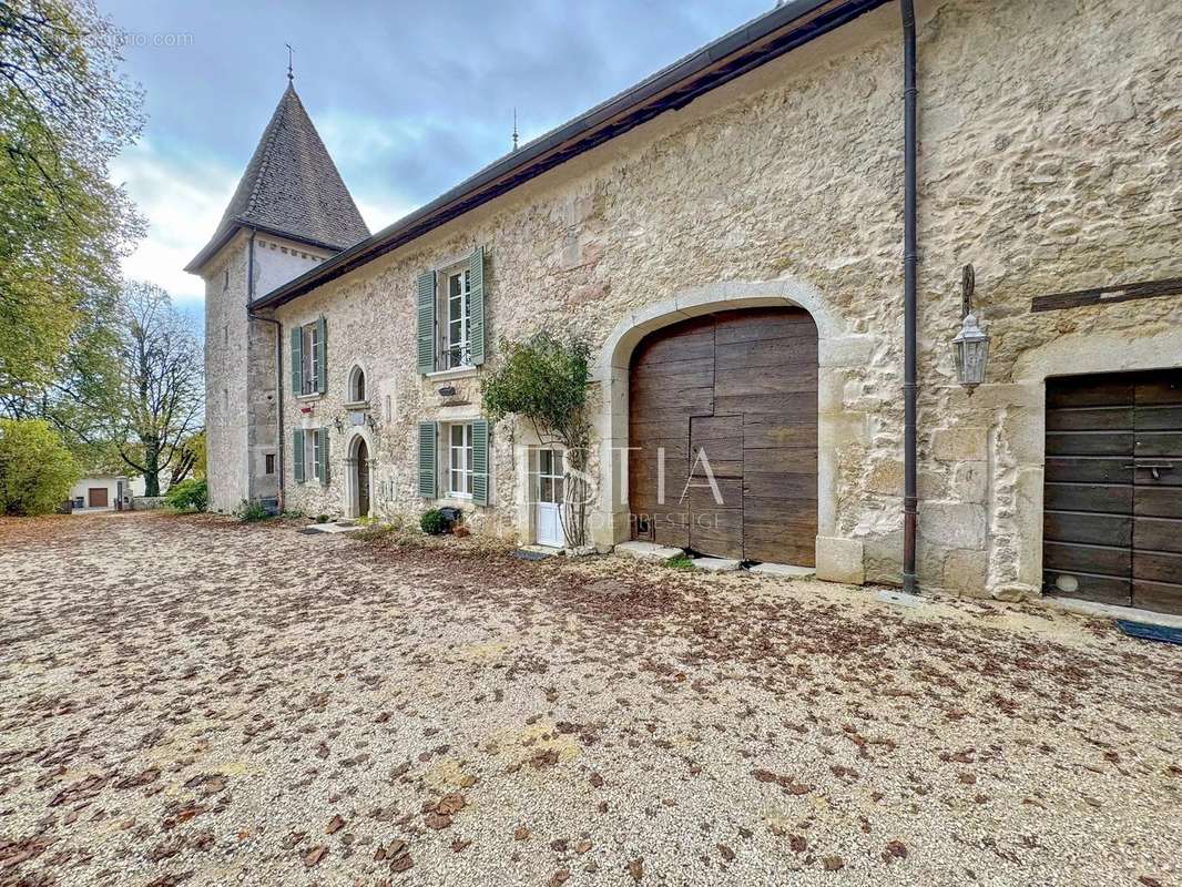 Maison à BELLEGARDE-SUR-VALSERINE