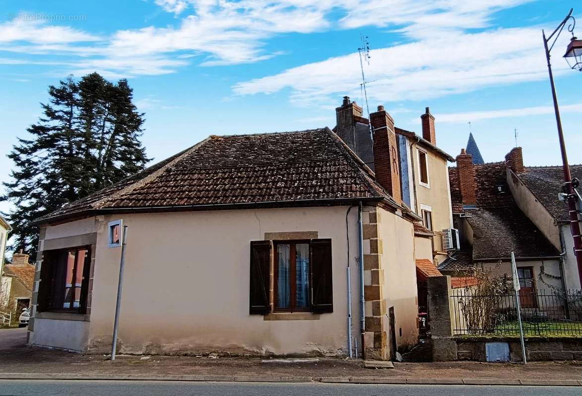 Maison à THENEUILLE