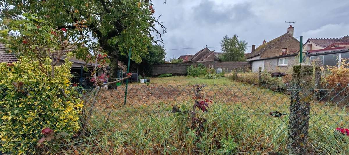 Appartement à CERILLY