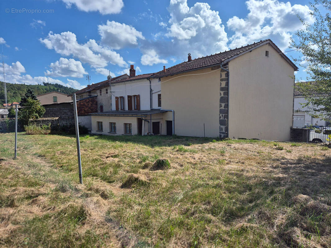 Maison à SAINT-DIER-D&#039;AUVERGNE