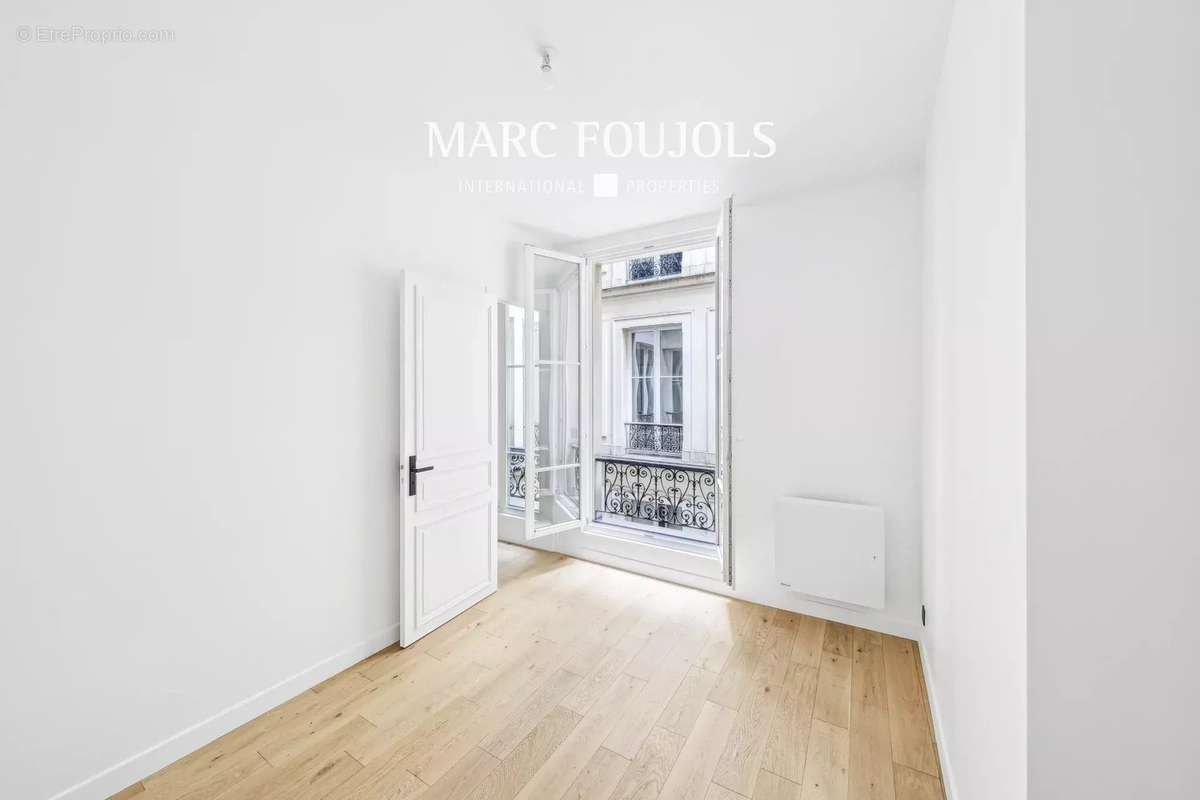 Appartement à PARIS-8E