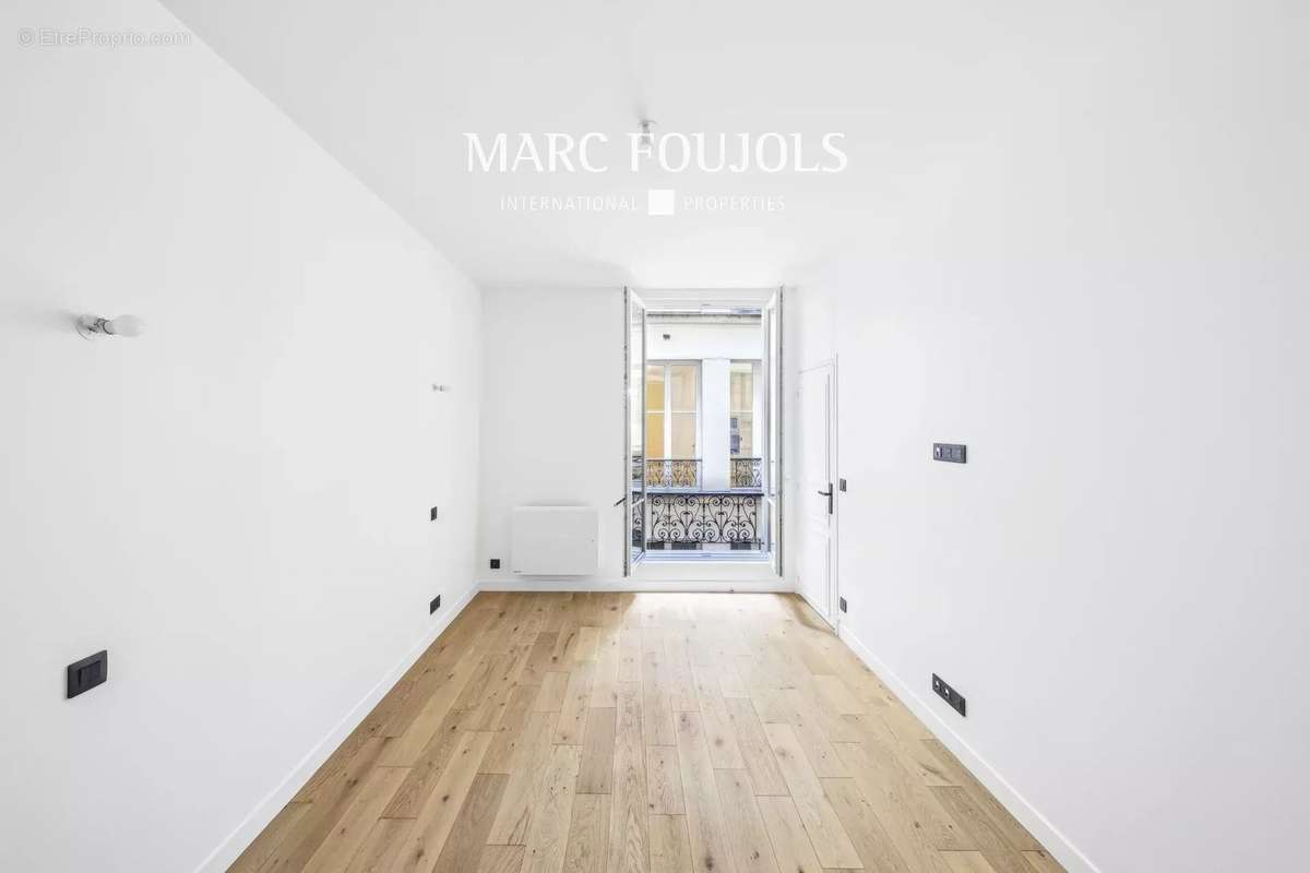 Appartement à PARIS-8E