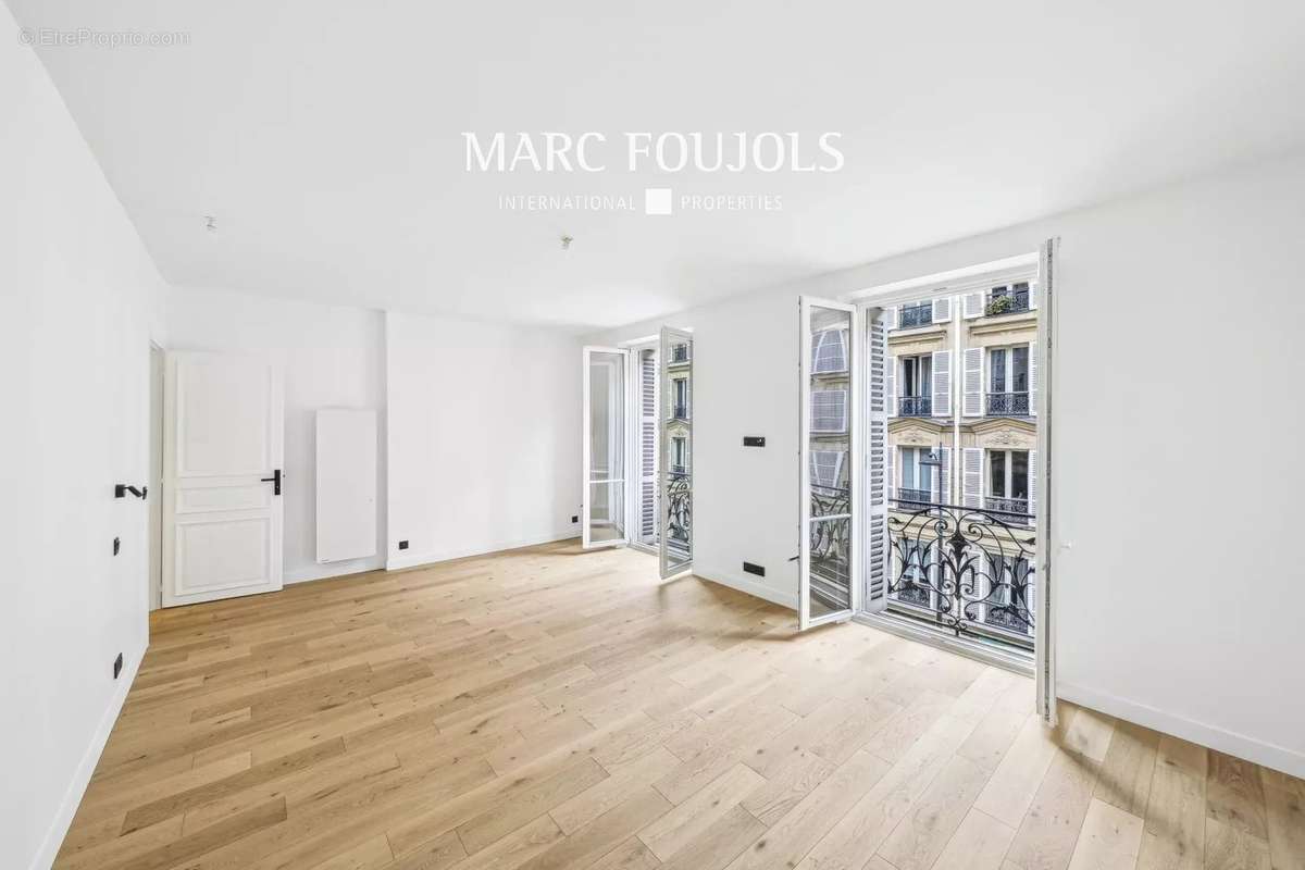 Appartement à PARIS-8E