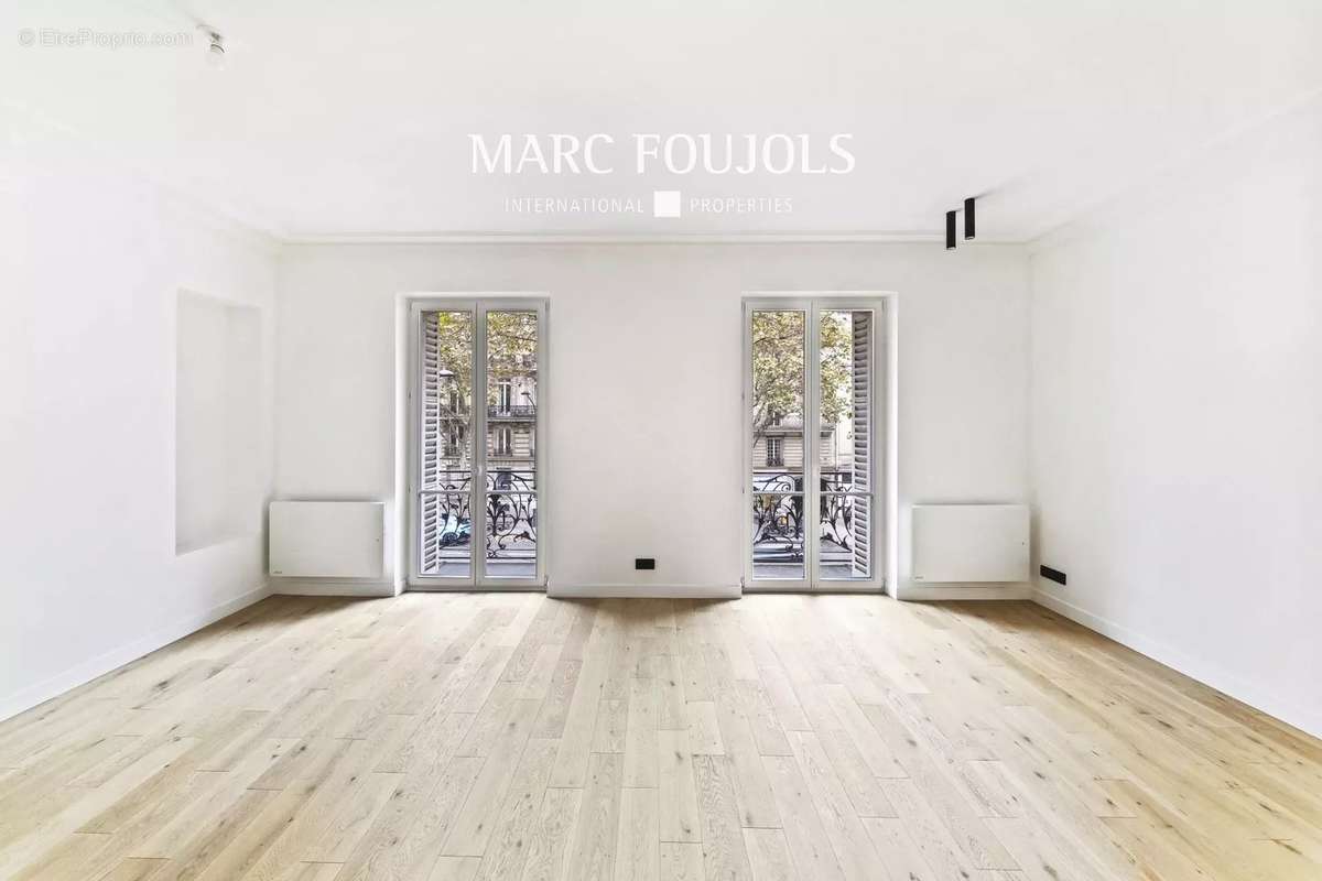 Appartement à PARIS-8E