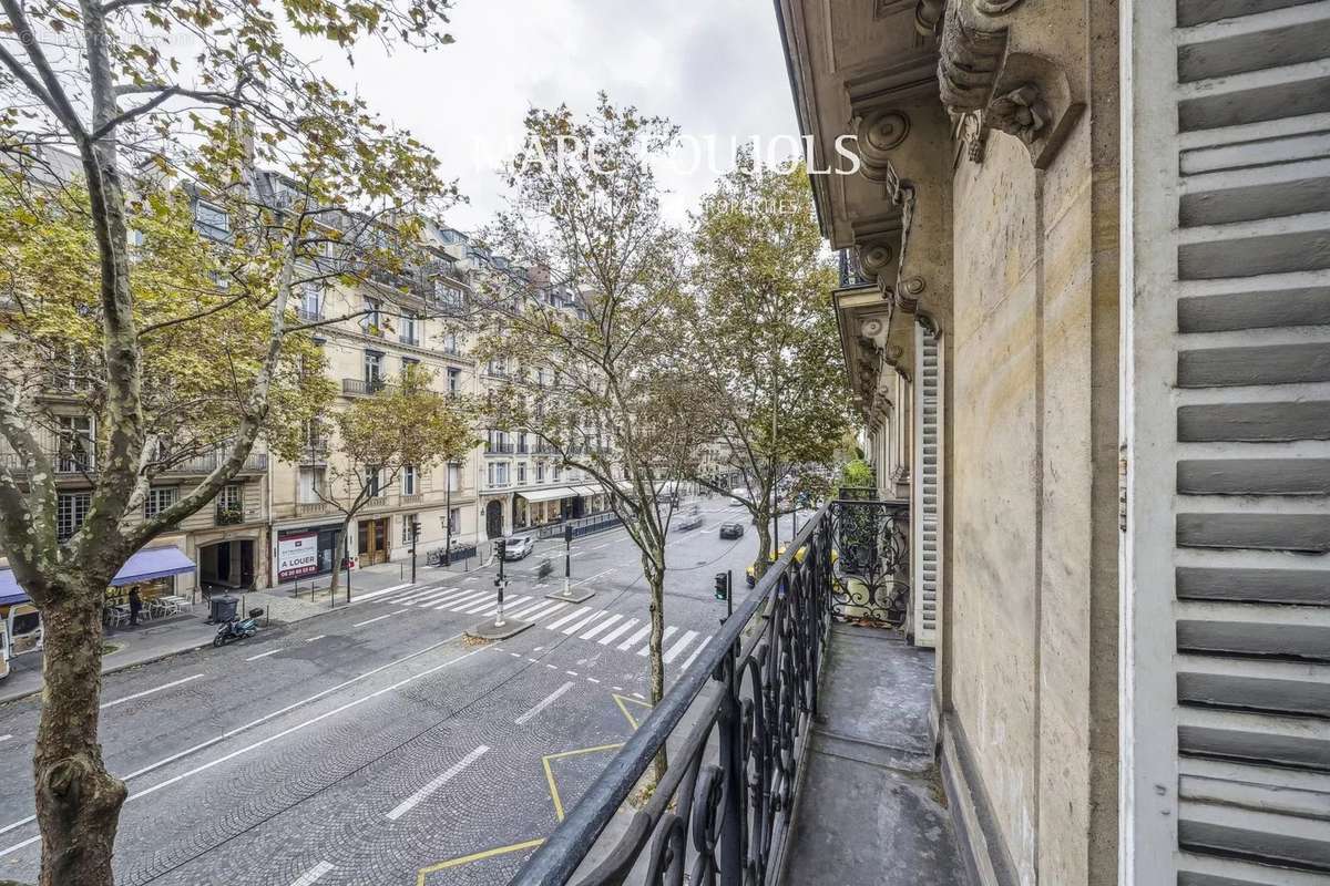 Appartement à PARIS-8E