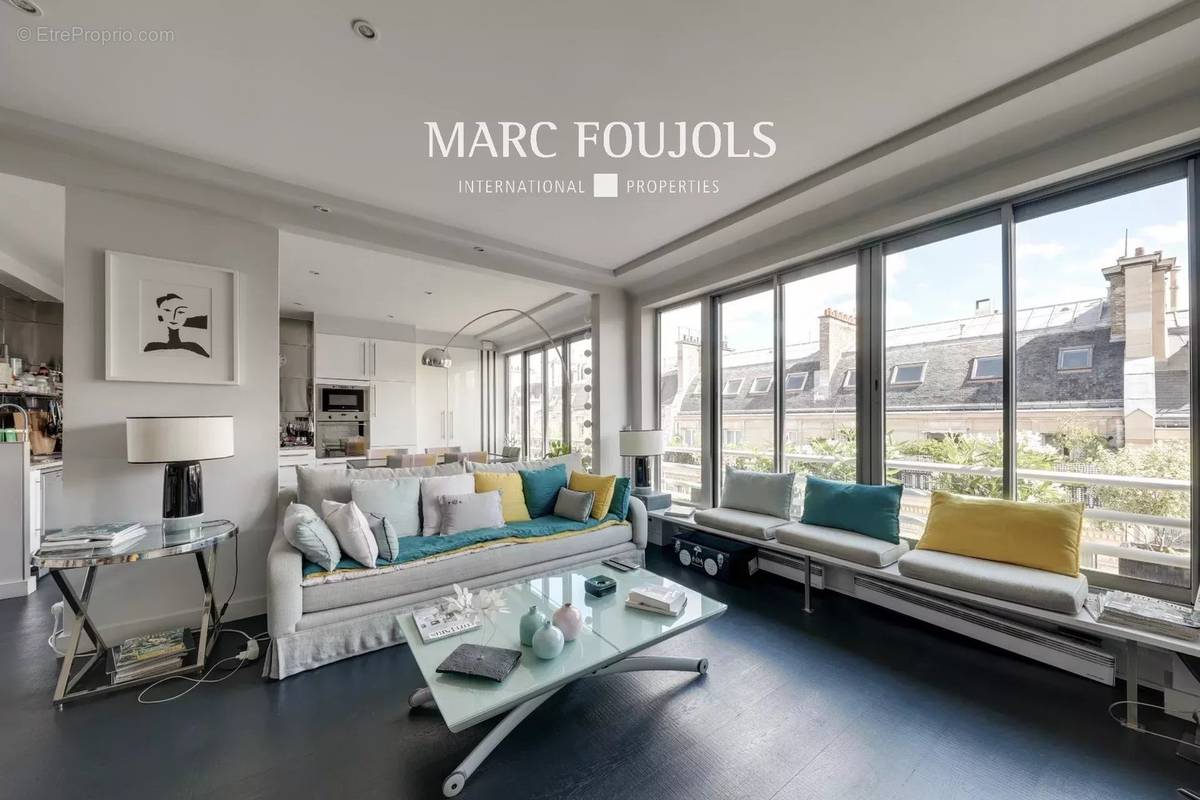 Appartement à PARIS-16E