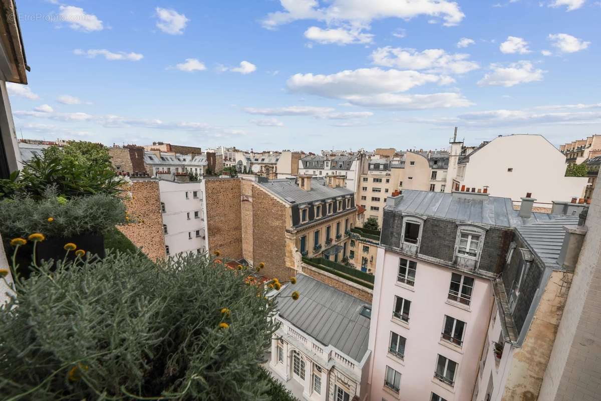 Appartement à PARIS-16E