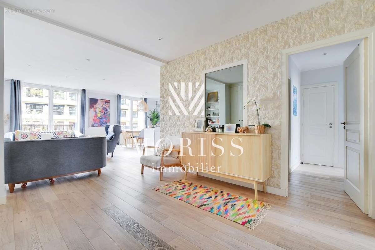 Appartement à PARIS-16E