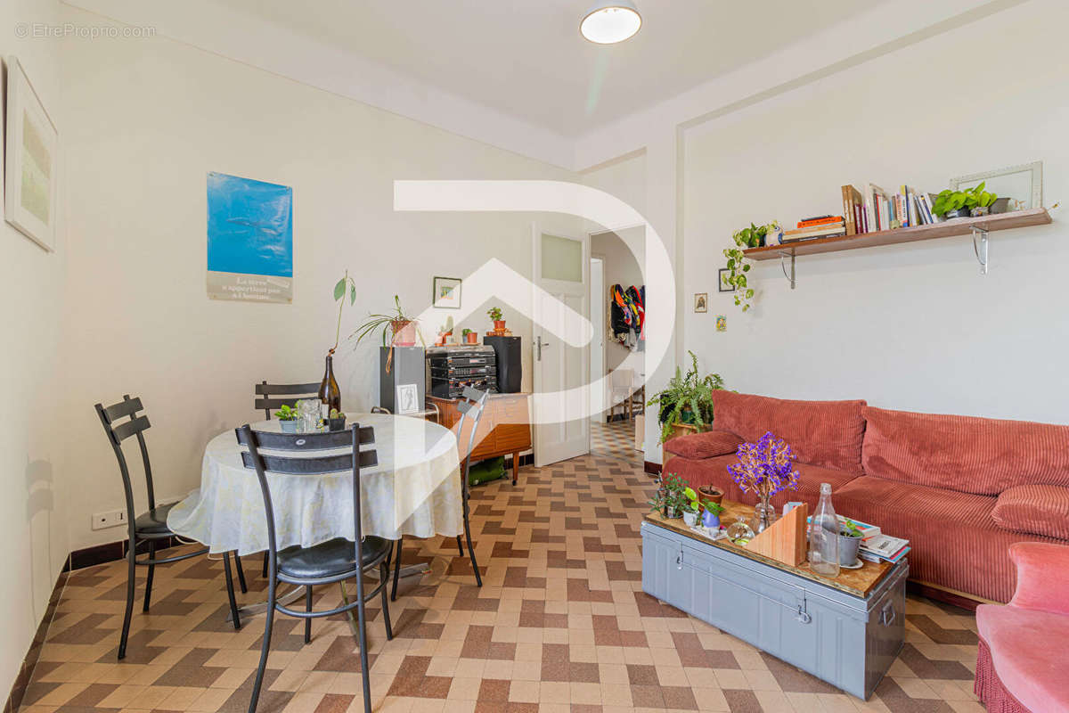 Appartement à MARSEILLE-5E