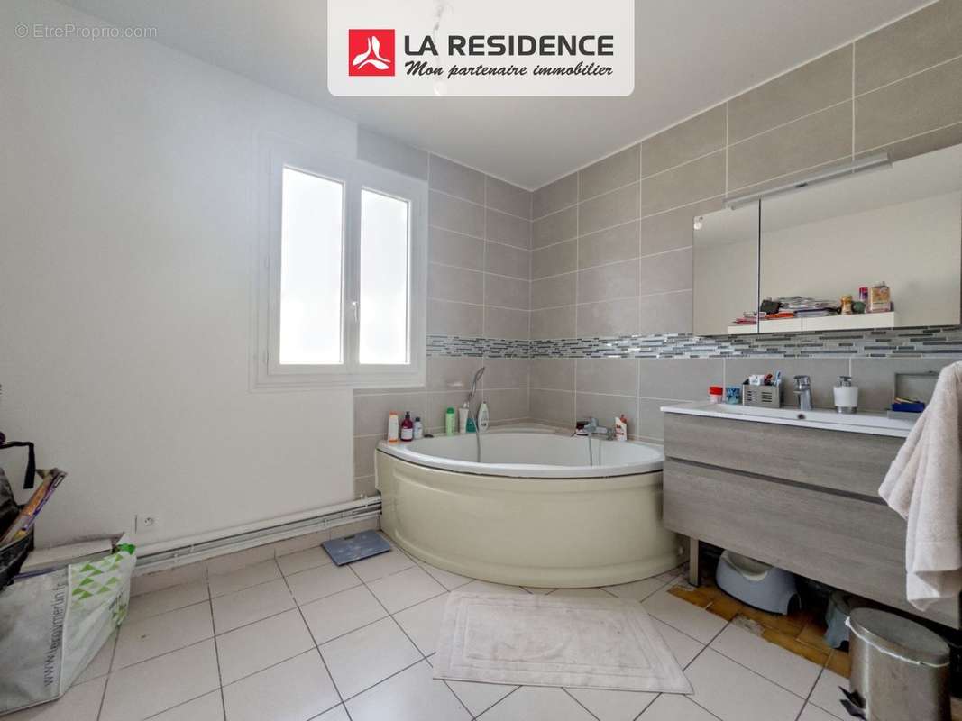 Appartement à VERNEUIL-SUR-SEINE