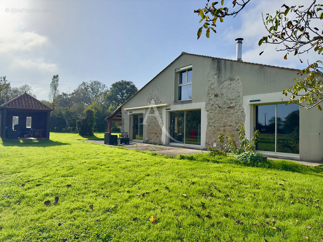 Maison à LA BOISSIERE-DES-LANDES