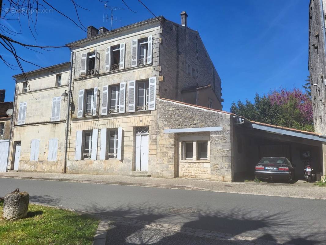 Maison à SAINT-SAVINIEN