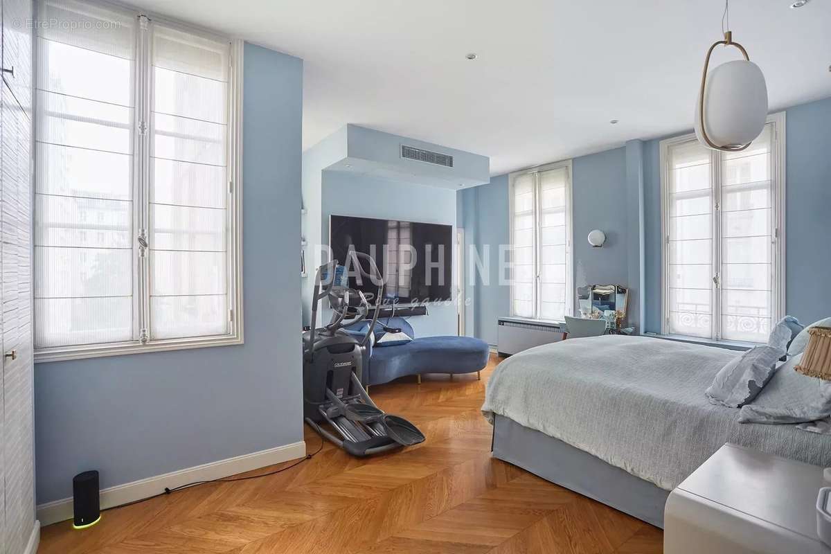 Appartement à PARIS-7E