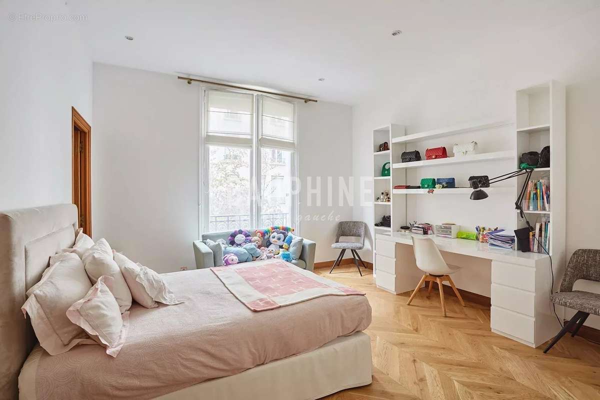 Appartement à PARIS-7E