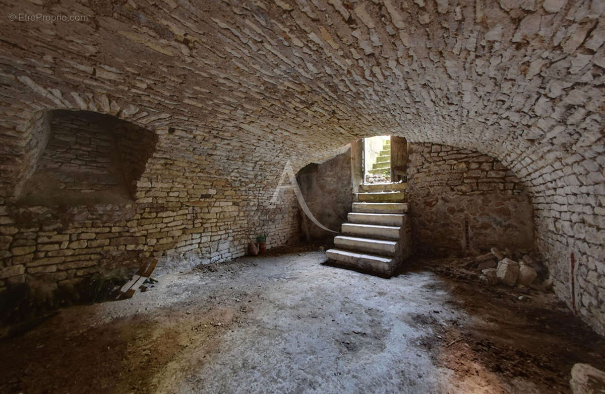 Maison à COULANGES-LA-VINEUSE