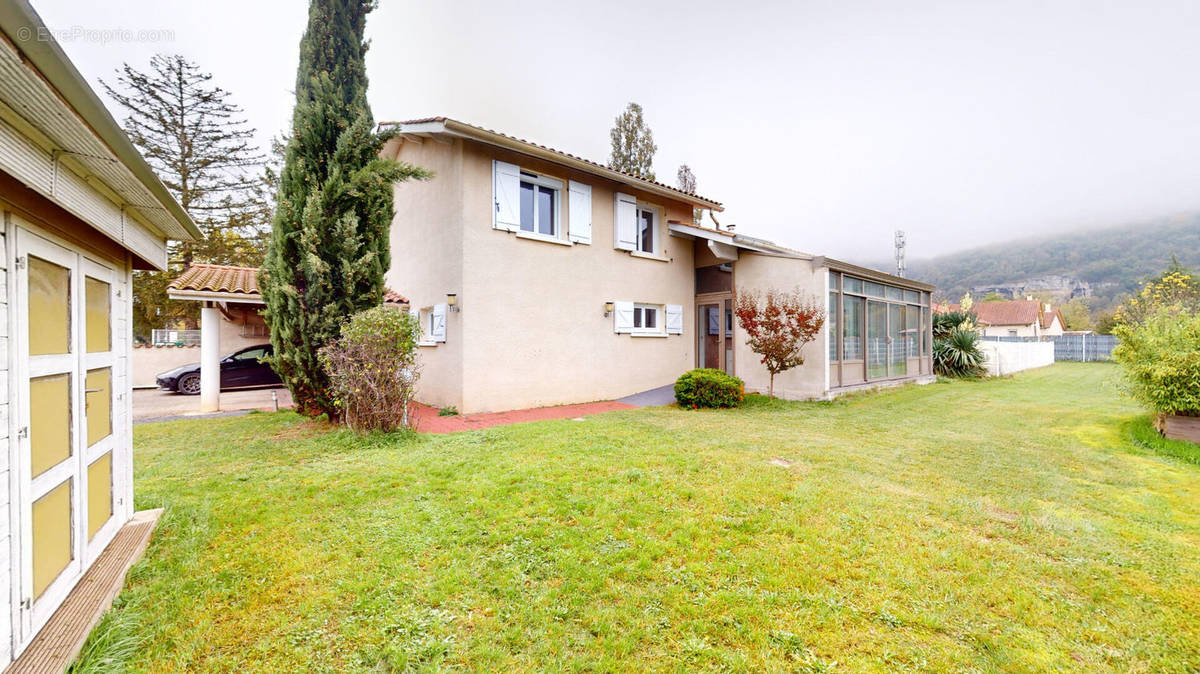 Maison à LA BALME-LES-GROTTES