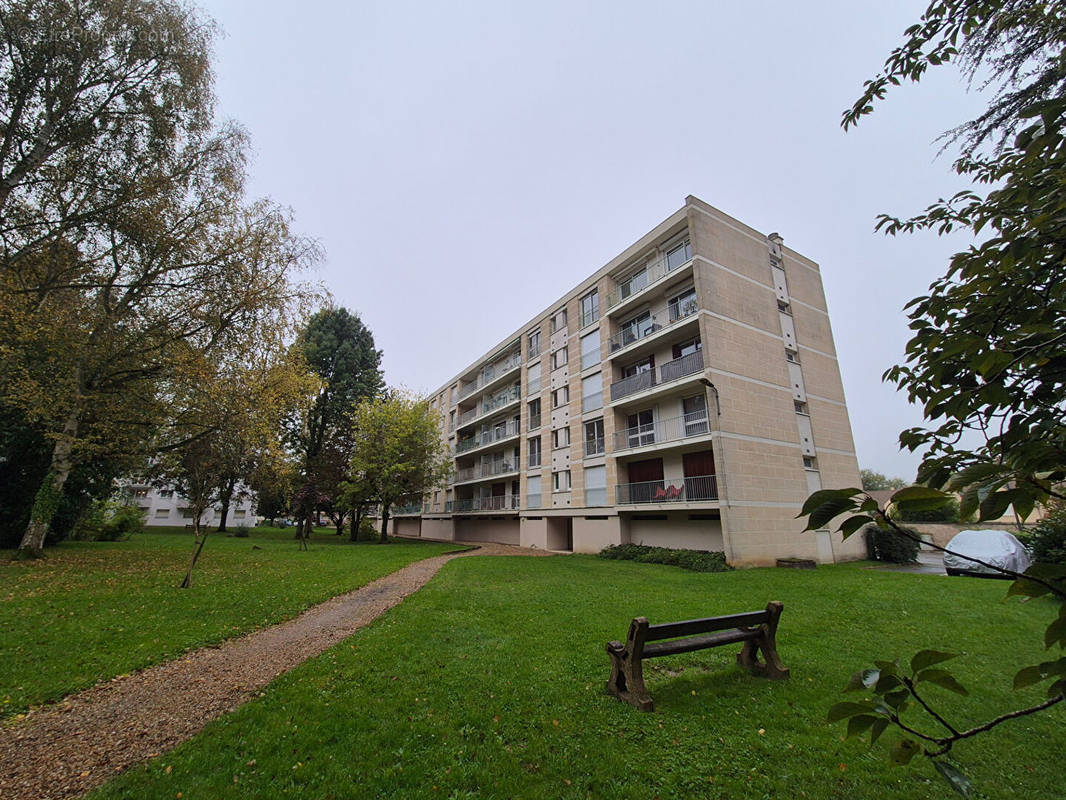 Appartement à EPERNON