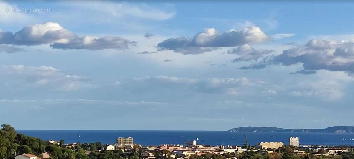 Appartement à BORMES-LES-MIMOSAS