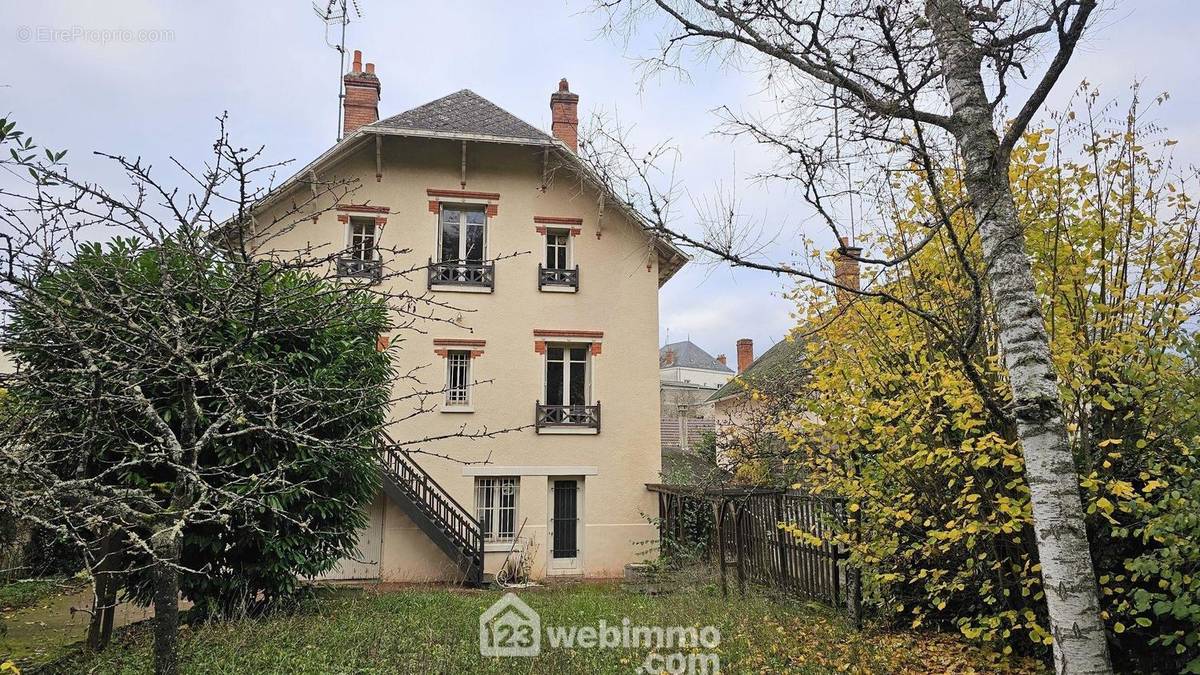 Venez découvrir cette belle maison bourgeoise de 164 m² . - Maison à MALESHERBES