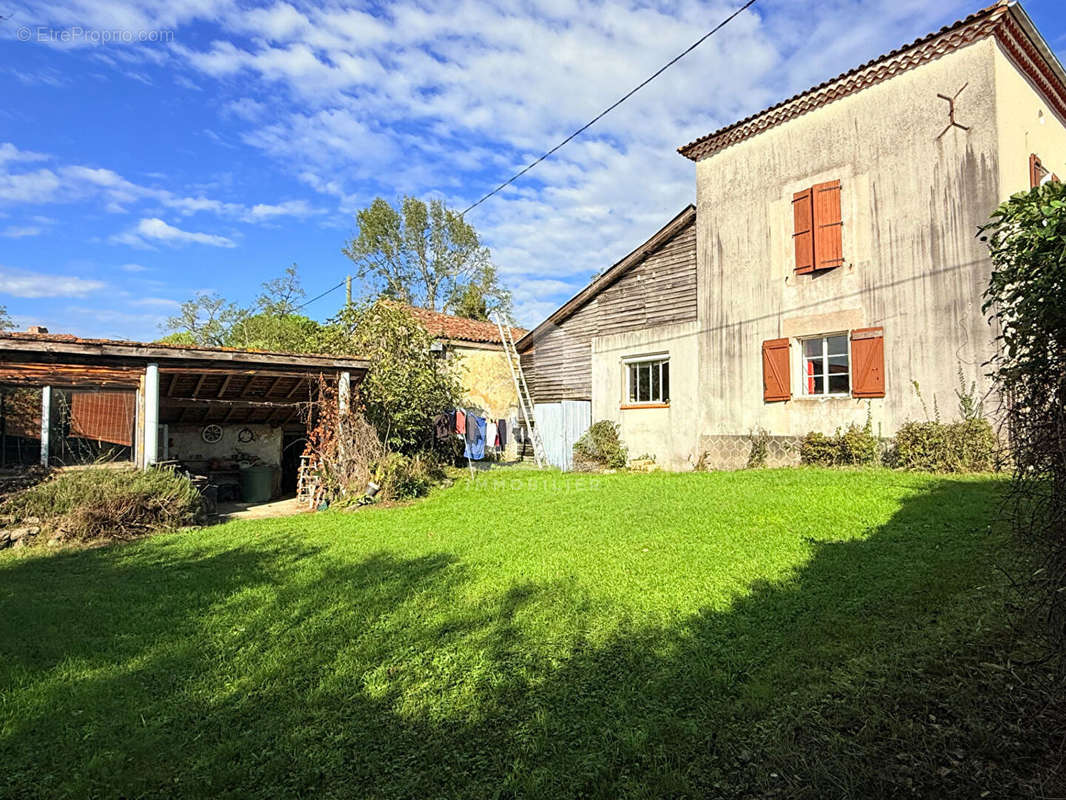 Maison à LASSERRE