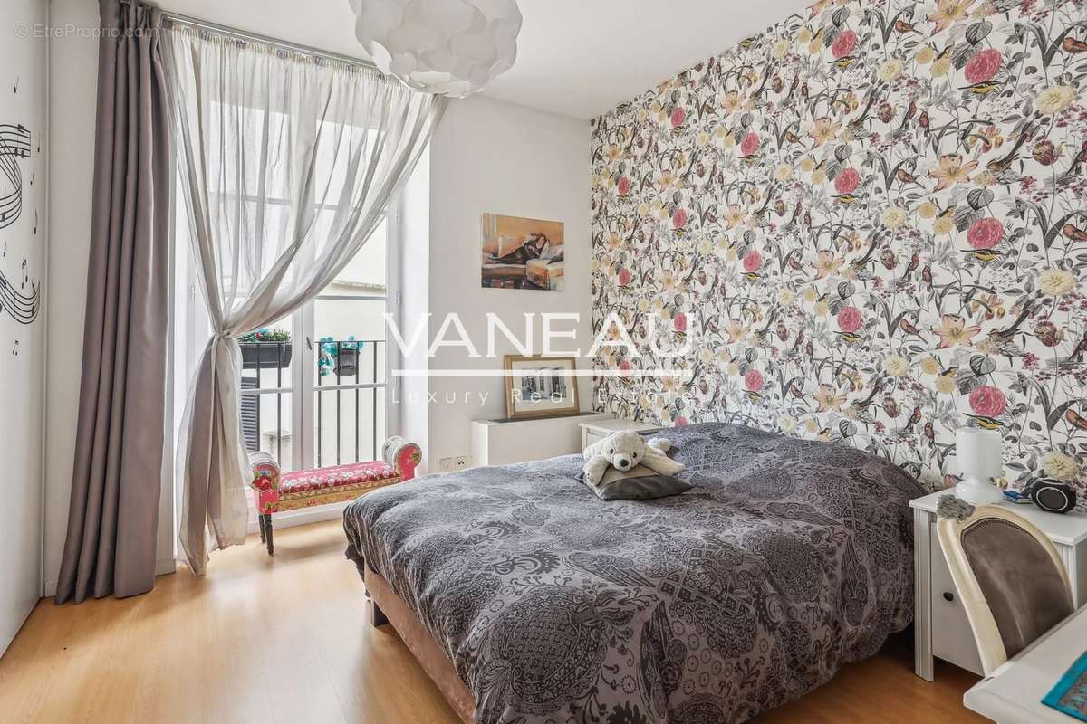 Appartement à PARIS-1E