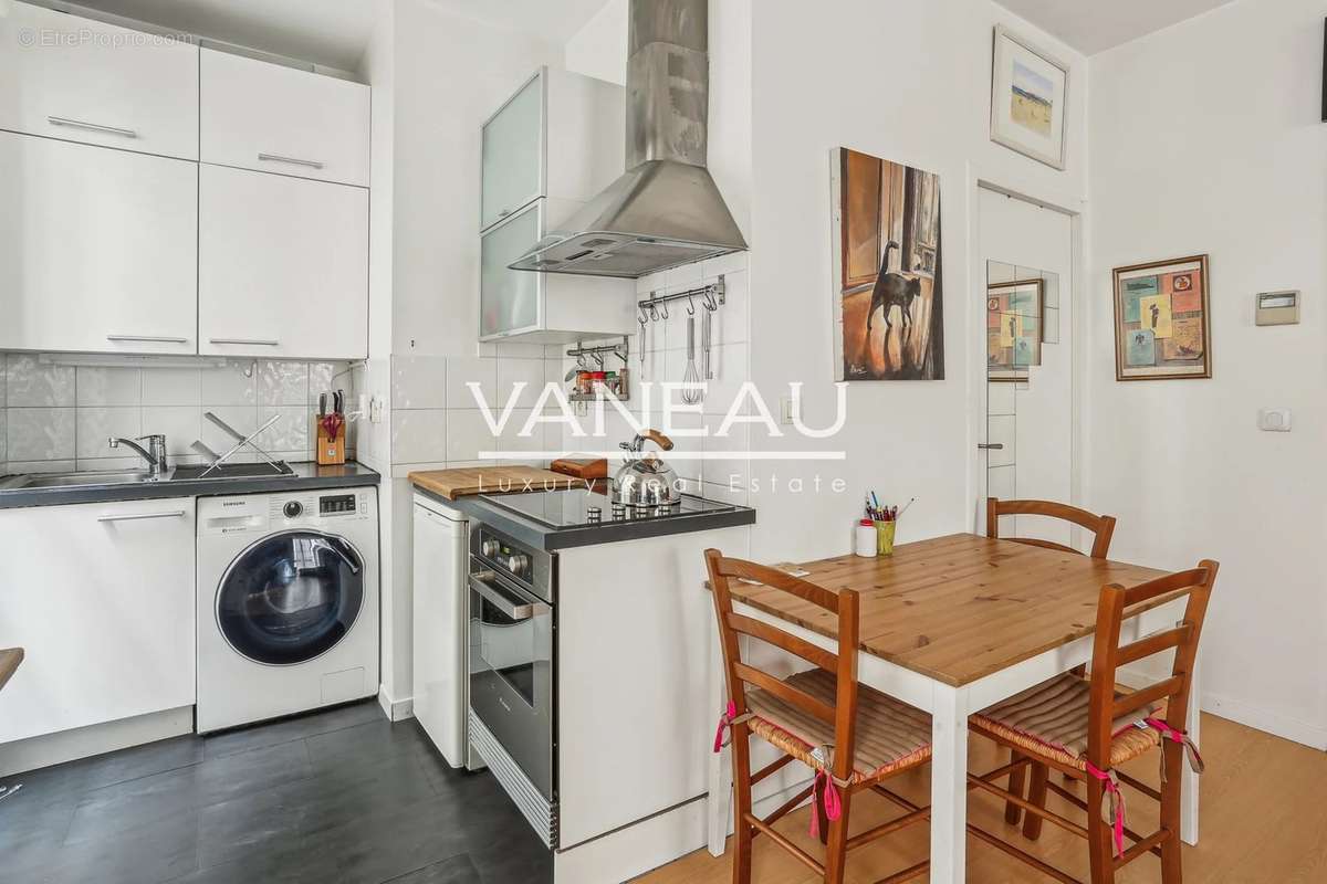 Appartement à PARIS-1E