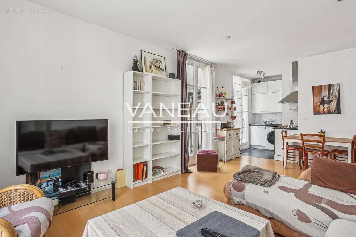 Appartement à PARIS-1E