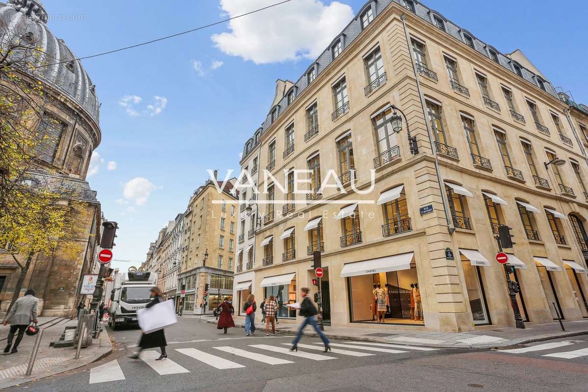 Appartement à PARIS-1E