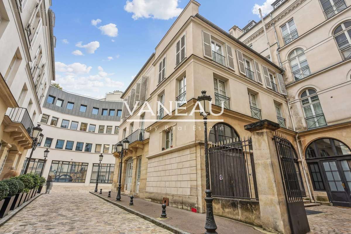 Appartement à PARIS-1E