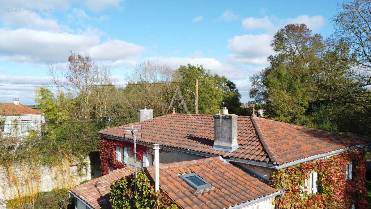 Maison à SAINT-HILAIRE-DE-VILLEFRANCHE