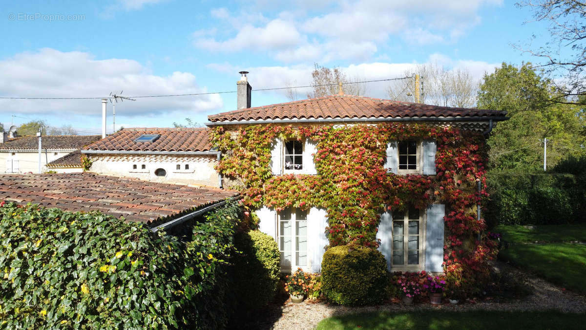 Maison à SAINT-HILAIRE-DE-VILLEFRANCHE