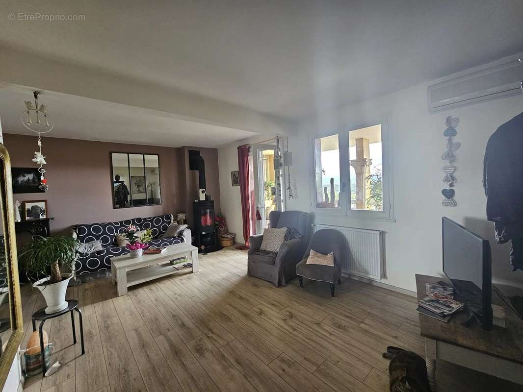 Appartement à LE TEIL