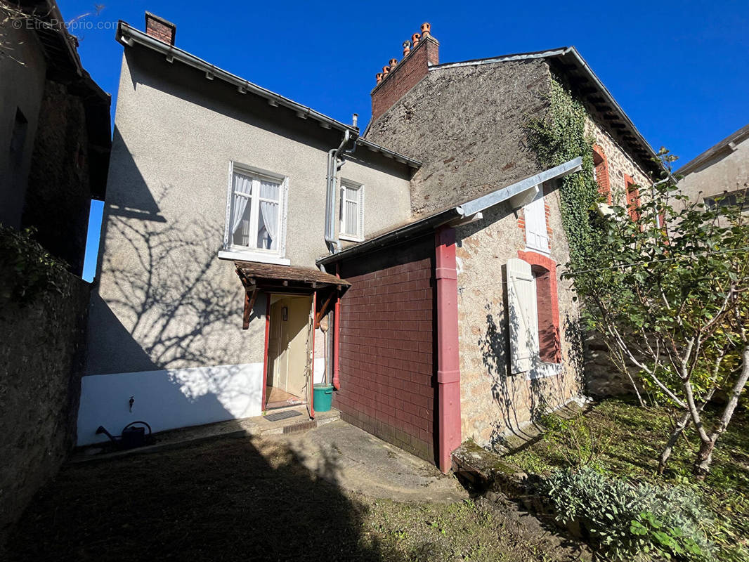 Maison à SAINT-SULPICE-LAURIERE