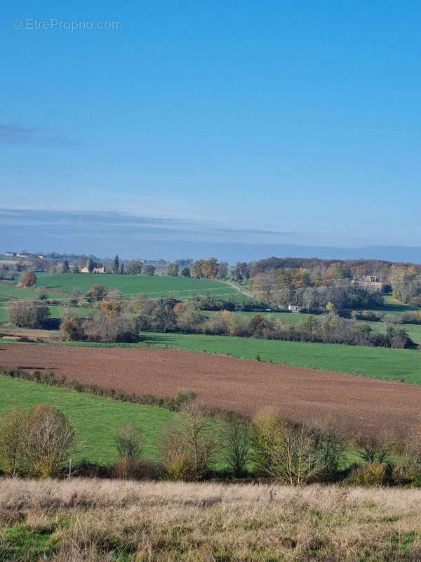 Terrain à CHAVROCHES